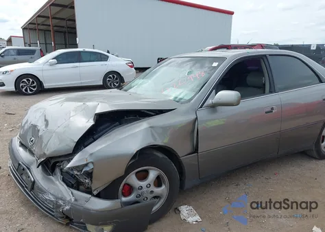 1999 Lexus Es 300 from USA, damaged, VIN JT8BF28G5X5063692